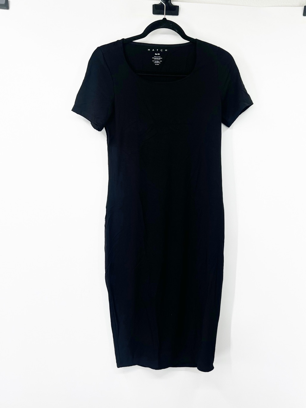 Hatch Short-Sleeve Midi Dress in Black Bamboo Viscose Blend